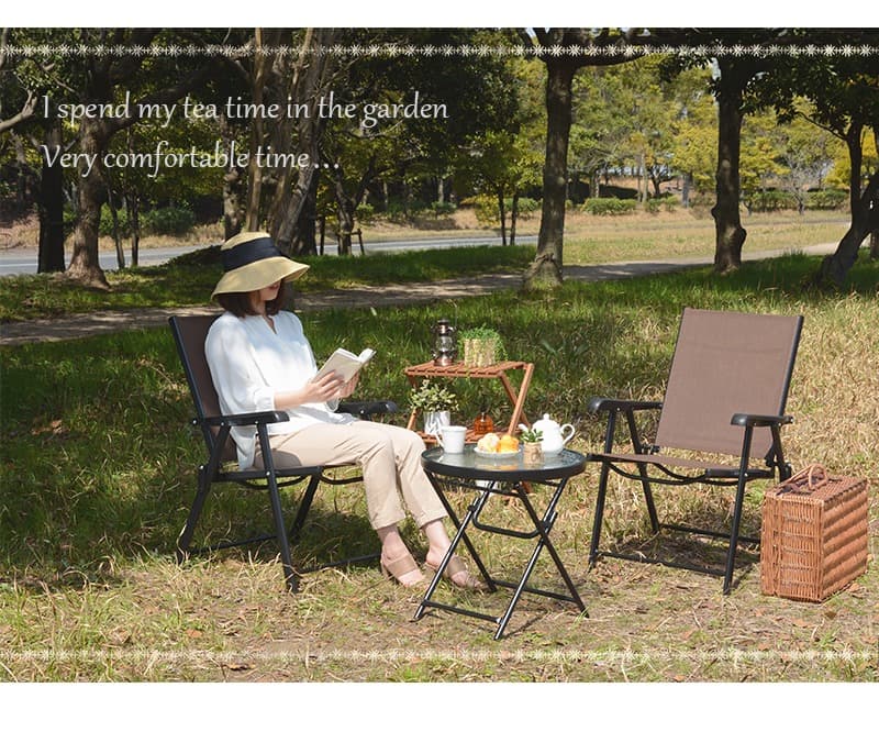 アウトドアでも使用できるおしゃれなカフェ風テーブルチェアセット