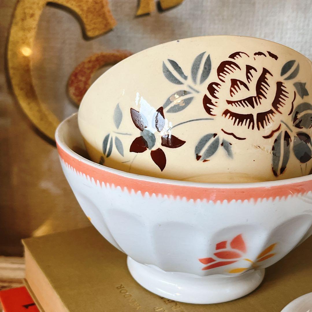 DIGOINサルグミンヌ　シックな花模様のカフェオレボウル