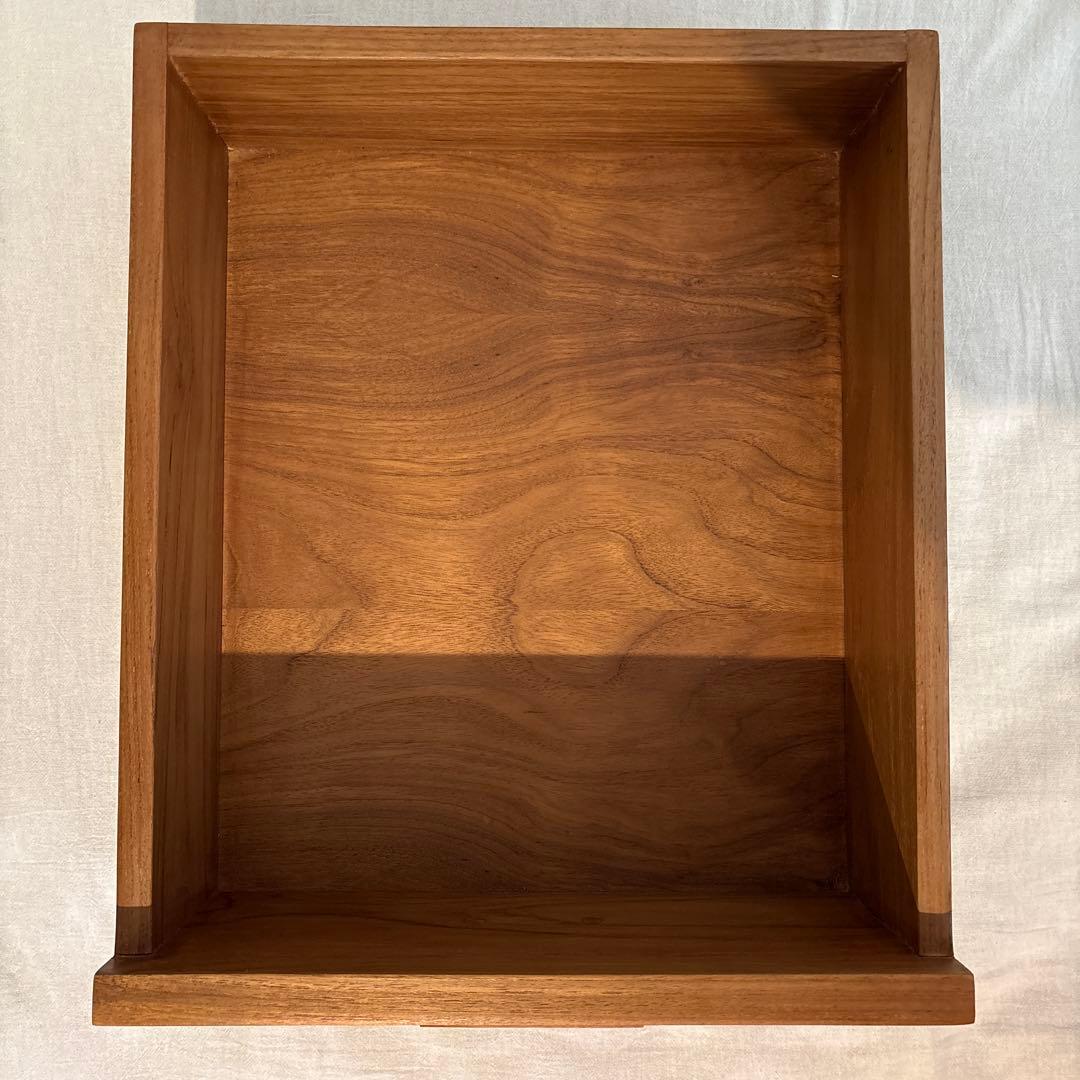 引出し付きテーブル