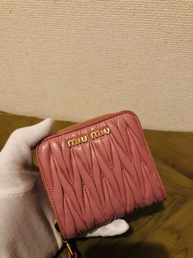 MIU MIU ピンクレザー 二つ折り財布
