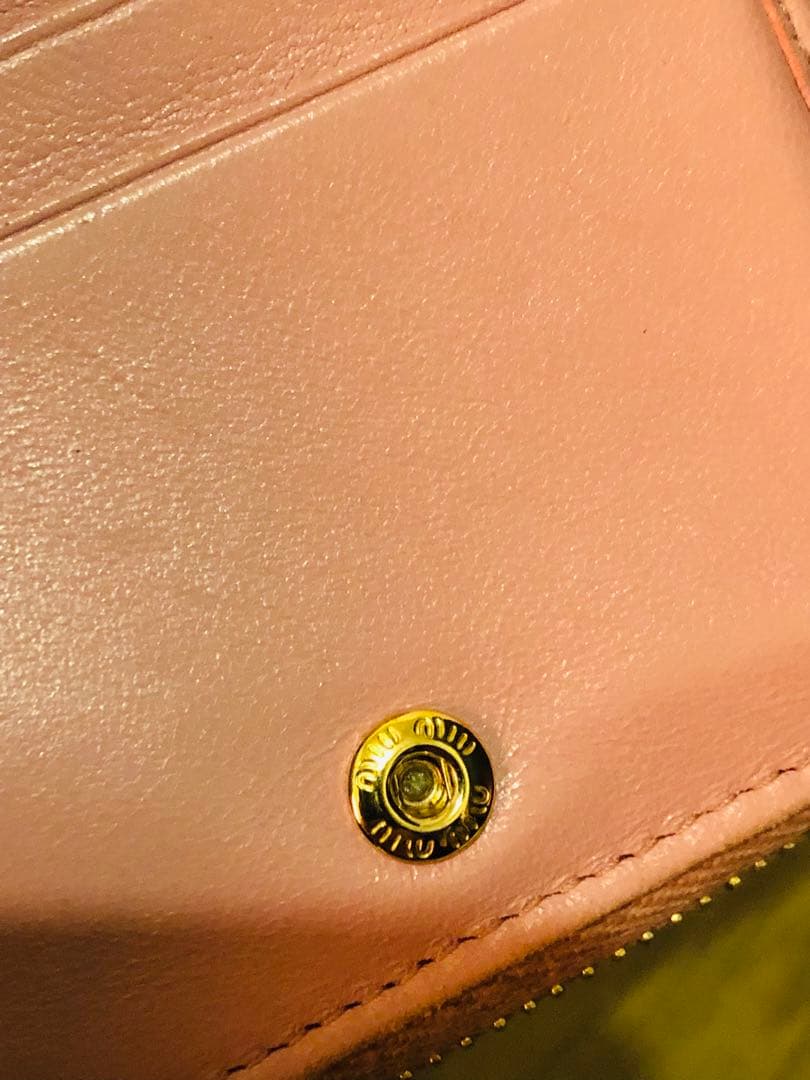 MIU MIU ピンクレザー 二つ折り財布