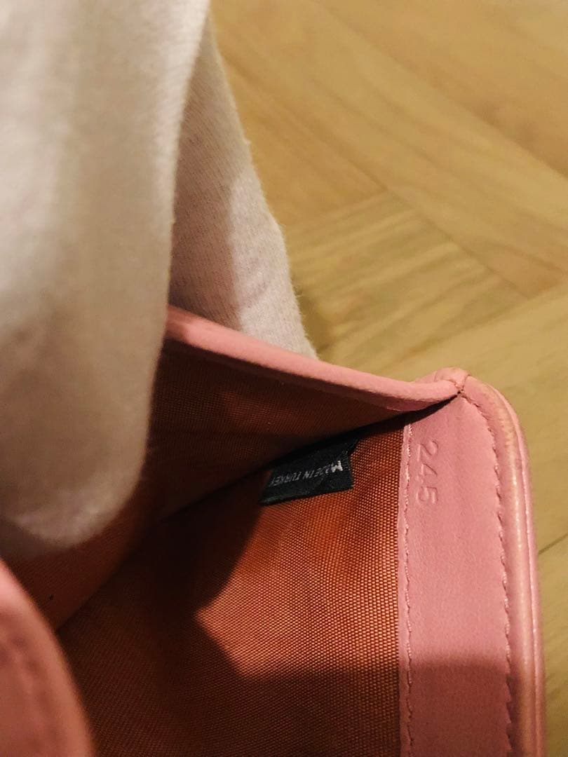 MIU MIU ピンクレザー 二つ折り財布