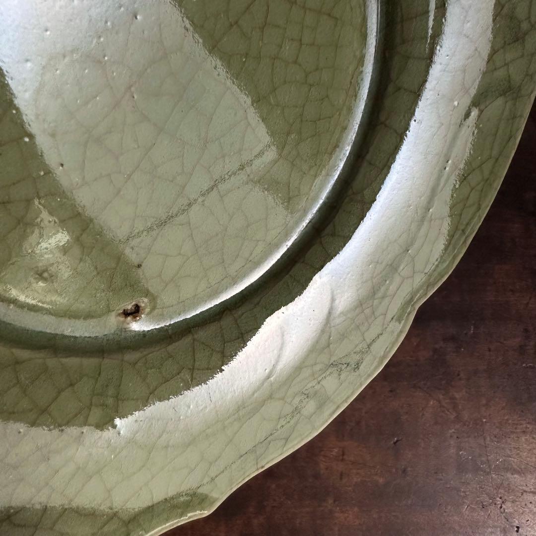 希少 青磁 平鉢 龍泉窯 陰刻 中国古玩 七官青磁 明〜清代初期 共箱