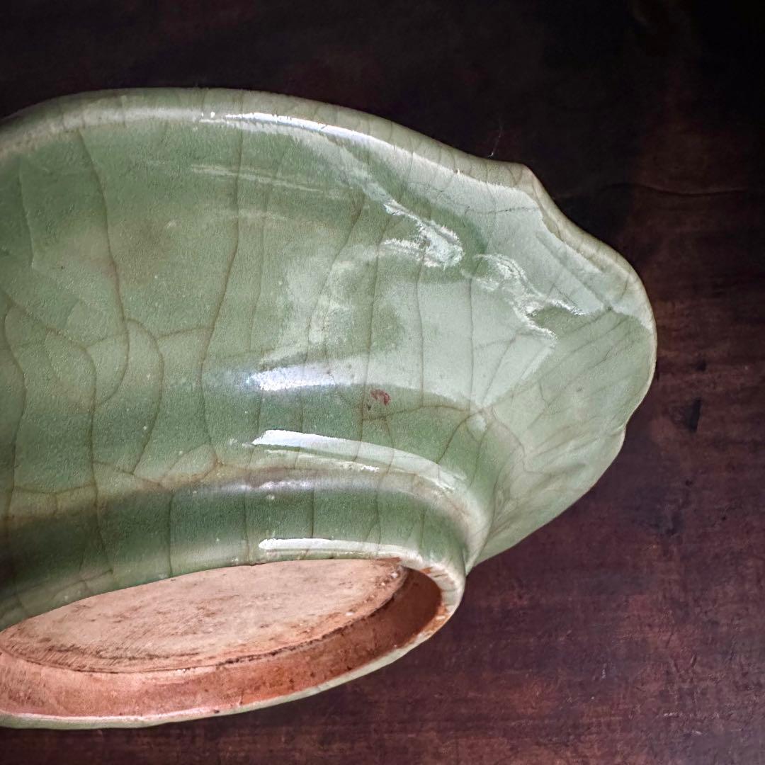 希少 青磁 平鉢 龍泉窯 陰刻 中国古玩 七官青磁 明〜清代初期 共箱