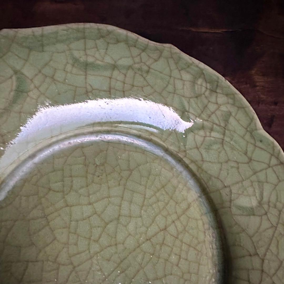 希少 青磁 平鉢 龍泉窯 陰刻 中国古玩 七官青磁 明〜清代初期 共箱