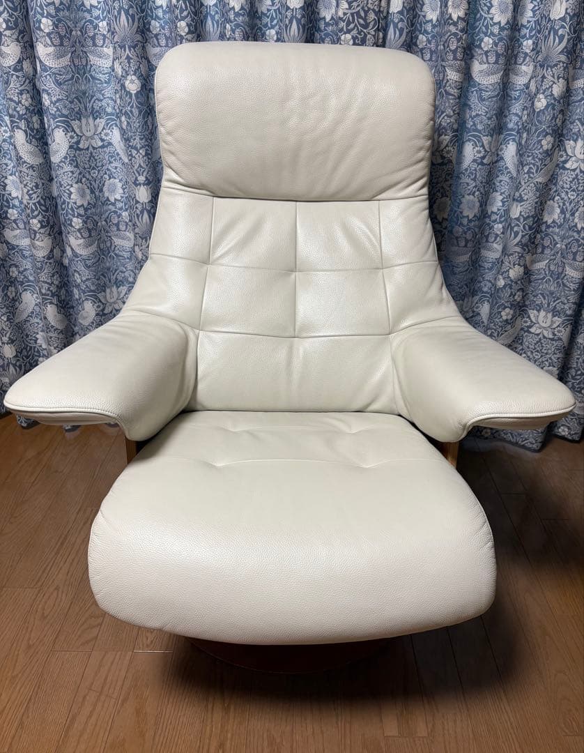 ま*う様 カリモク ザ・ファースト リクライニングチェア オットマン付