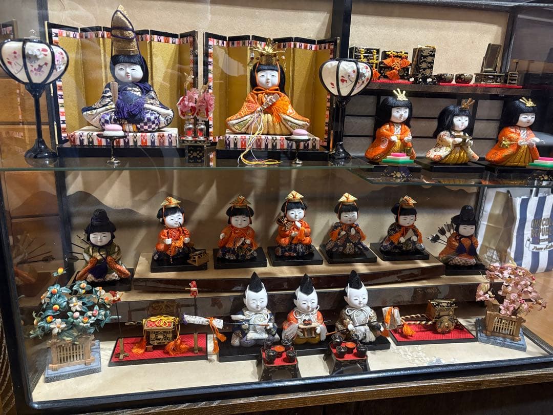 伝統的な雛人形セット 15人