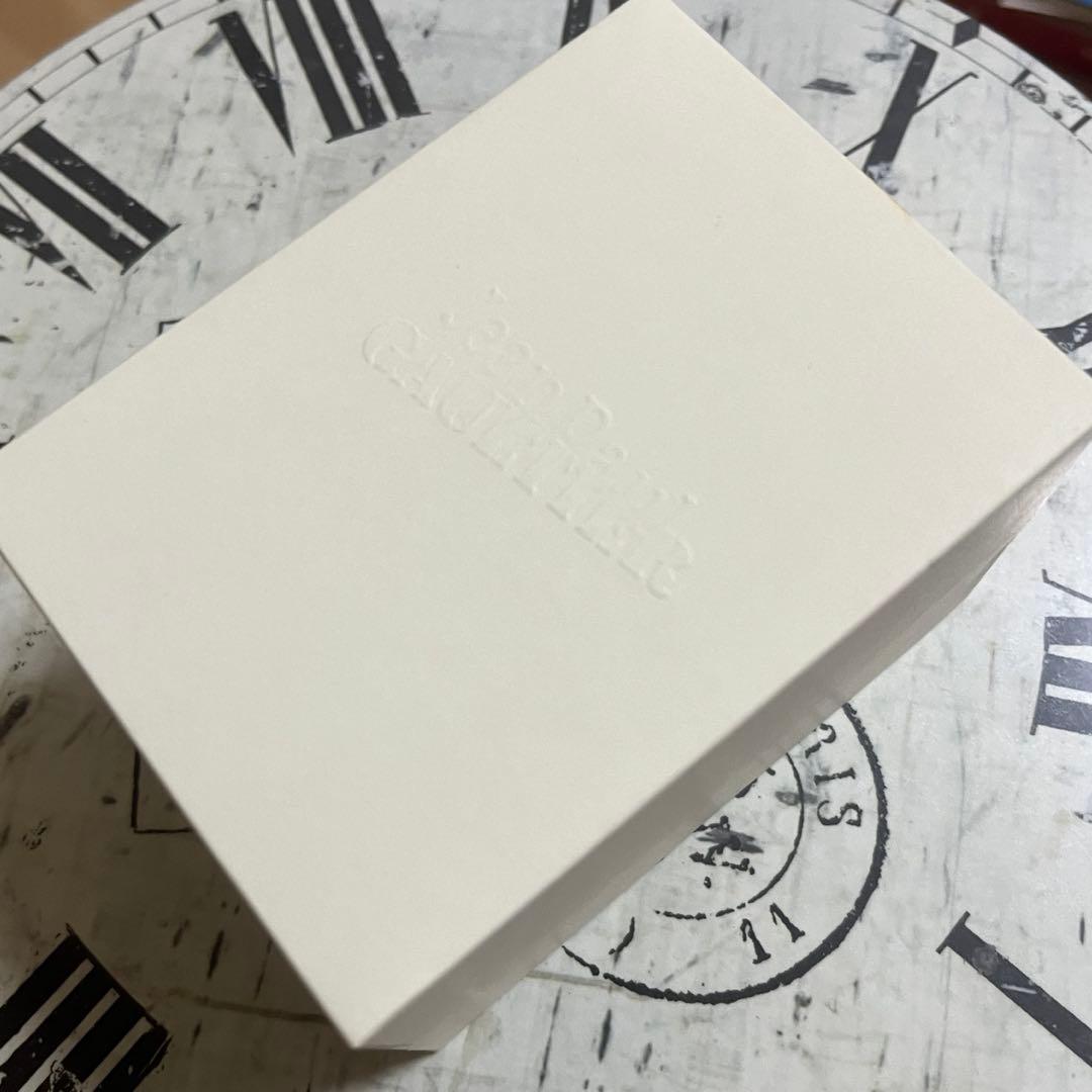 み*ん様 Jean-Paul GAULTIER ロゴ入り腕時計