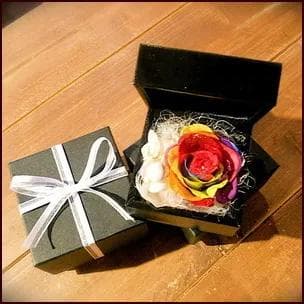 プリザーブドフラワーレインボーローズ ブラックボックス