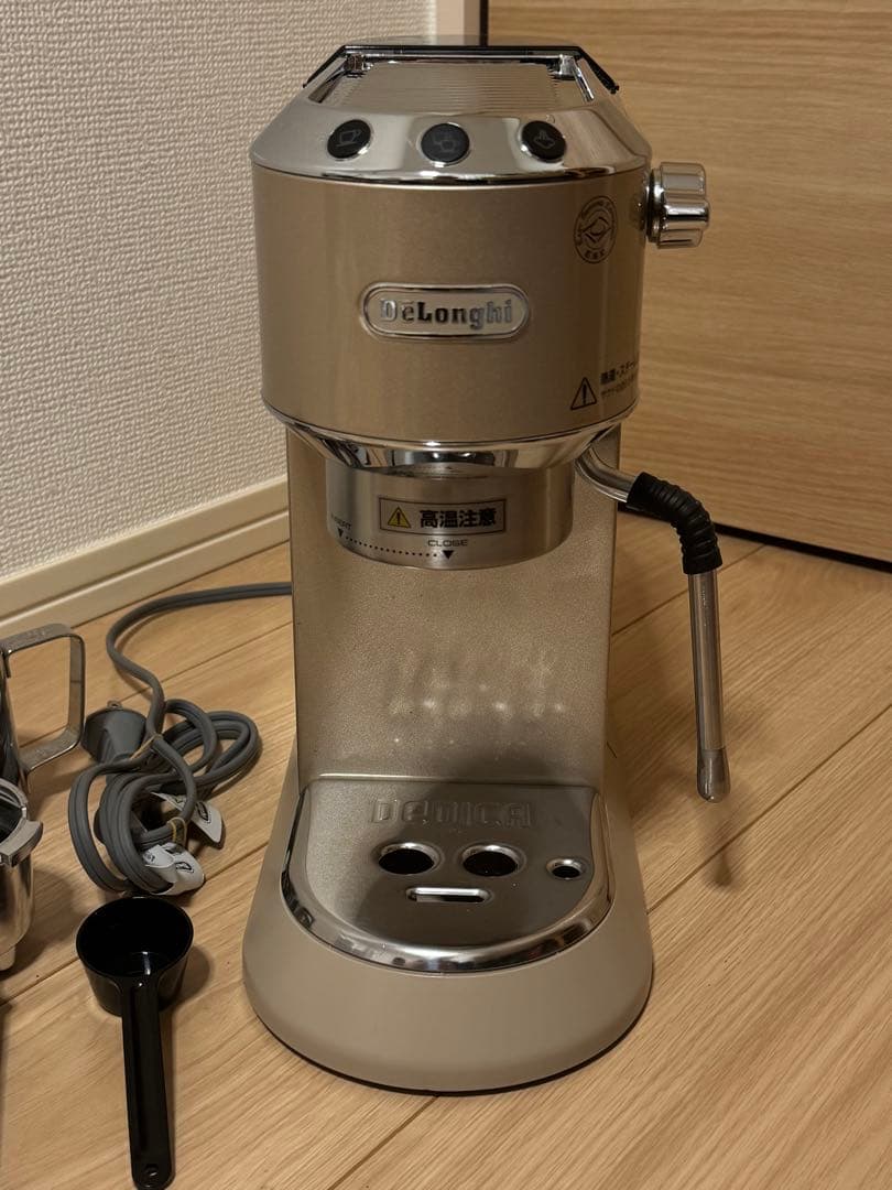 デロンギ エスプレッソ・カプチーノメーカー デディカ アルテ　EC885J