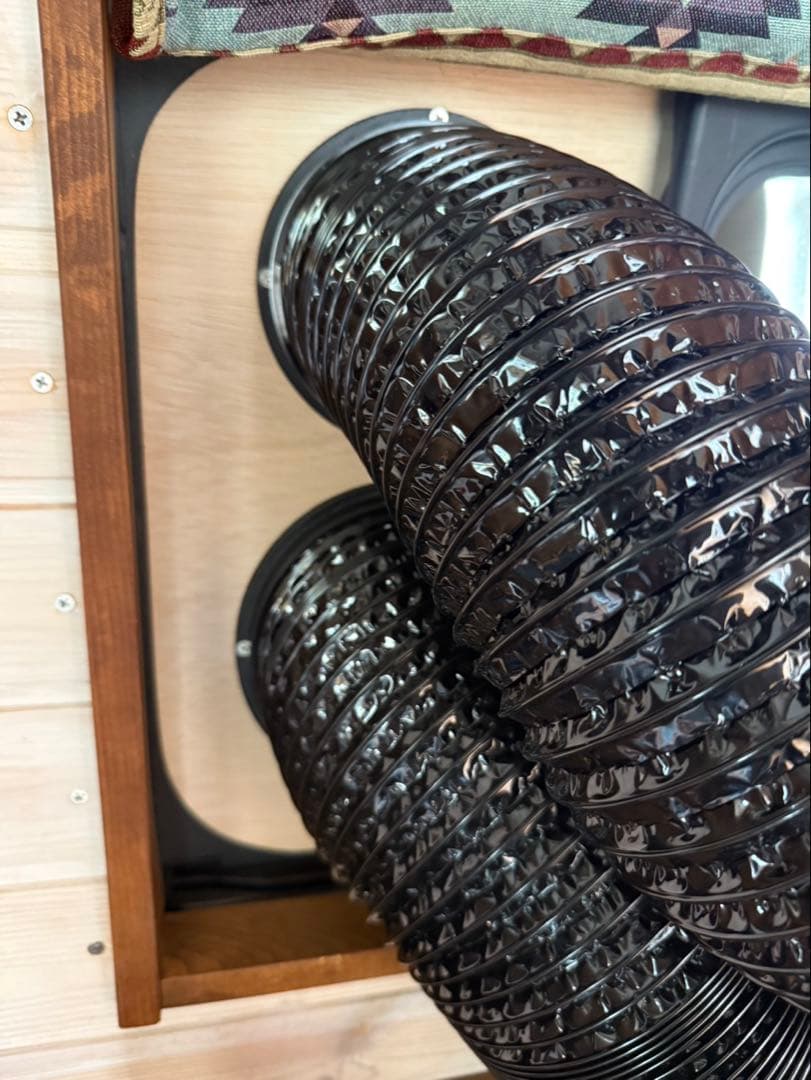 ハイエース WAVE2.3 運転席側小窓 未塗装