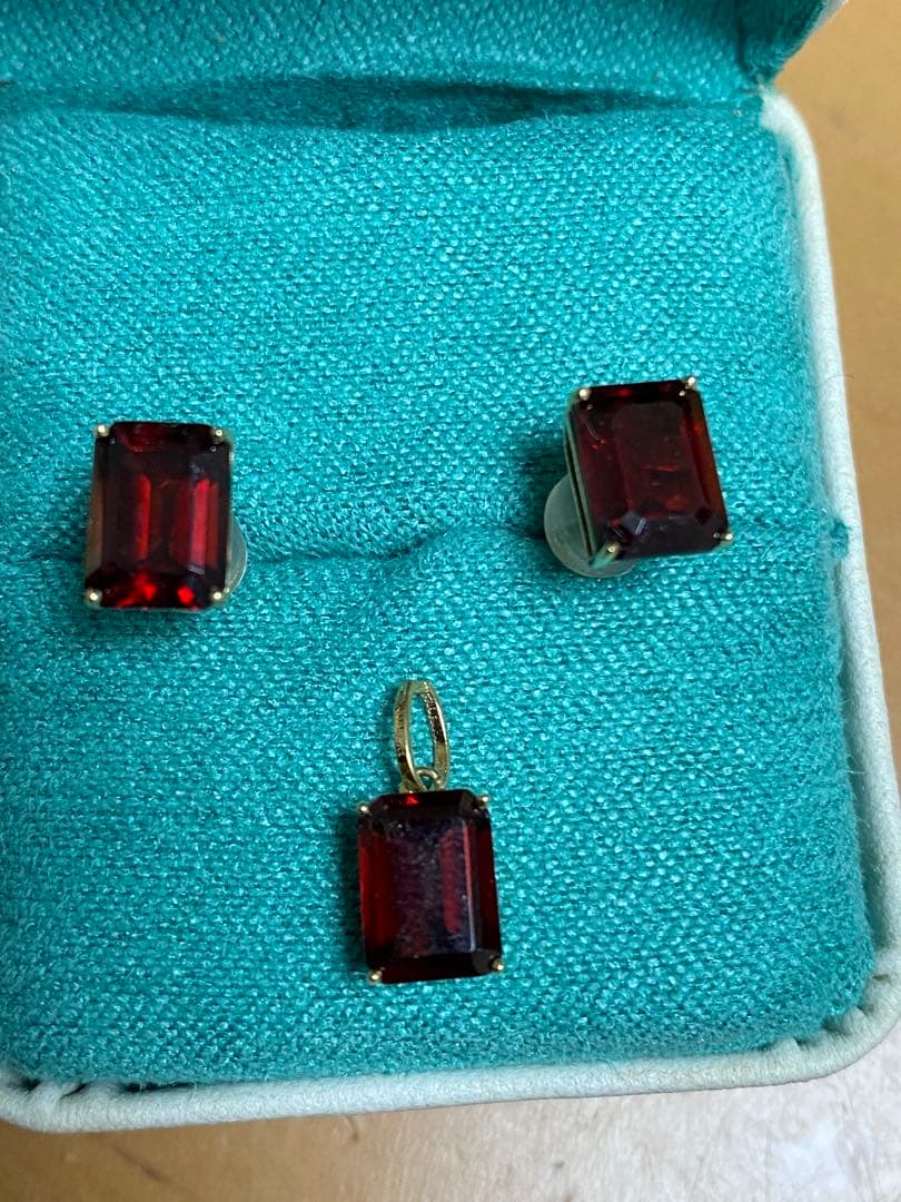 K18ゴールド 天然ガーネット ピアスとペンダント