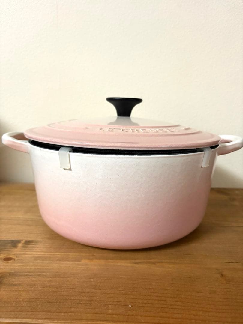 ル・クルーゼ　ココットロンド22cm限定色パウダーピンク