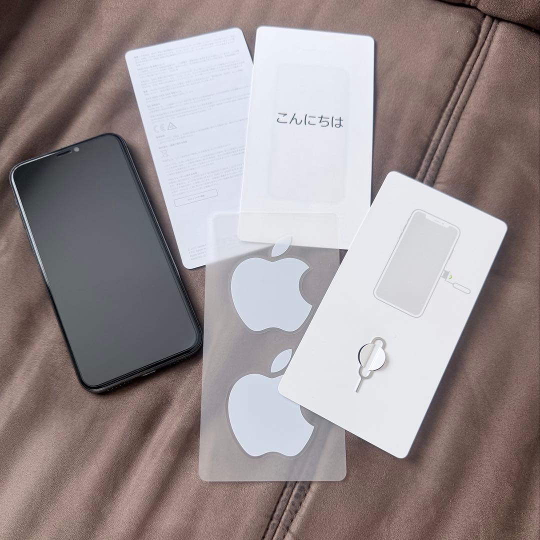 iPhone X 256GB au SIMロックありバッテリー77%フィルム貼付