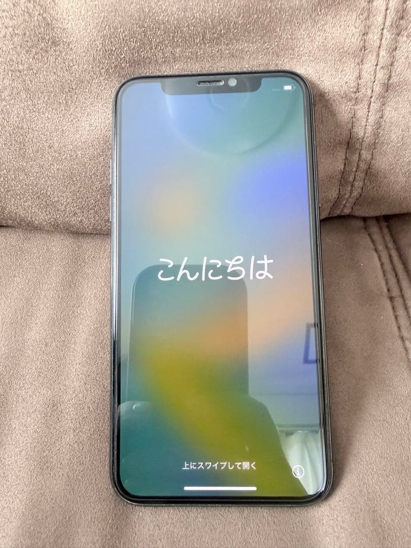 iPhone X 256GB au SIMロックありバッテリー77%フィルム貼付