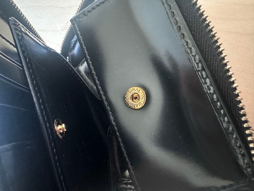 【極美品】Wallet COMME des GARCONSドットエンボス二つ折り