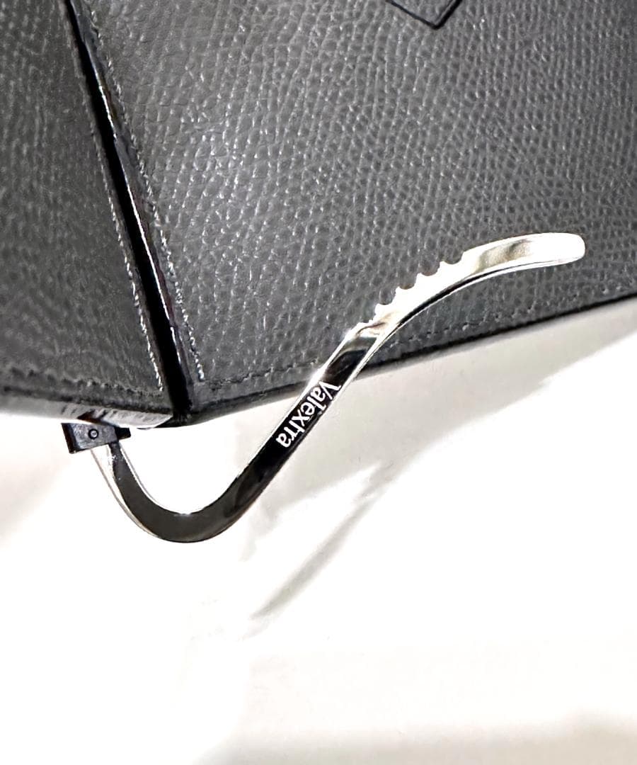 新品同様　ギャラ付き　2025　ヴァレクストラ　グリップ　レザー マネークリップ