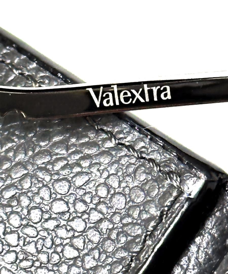 新品同様　ギャラ付き　2025　ヴァレクストラ　グリップ　レザー マネークリップ