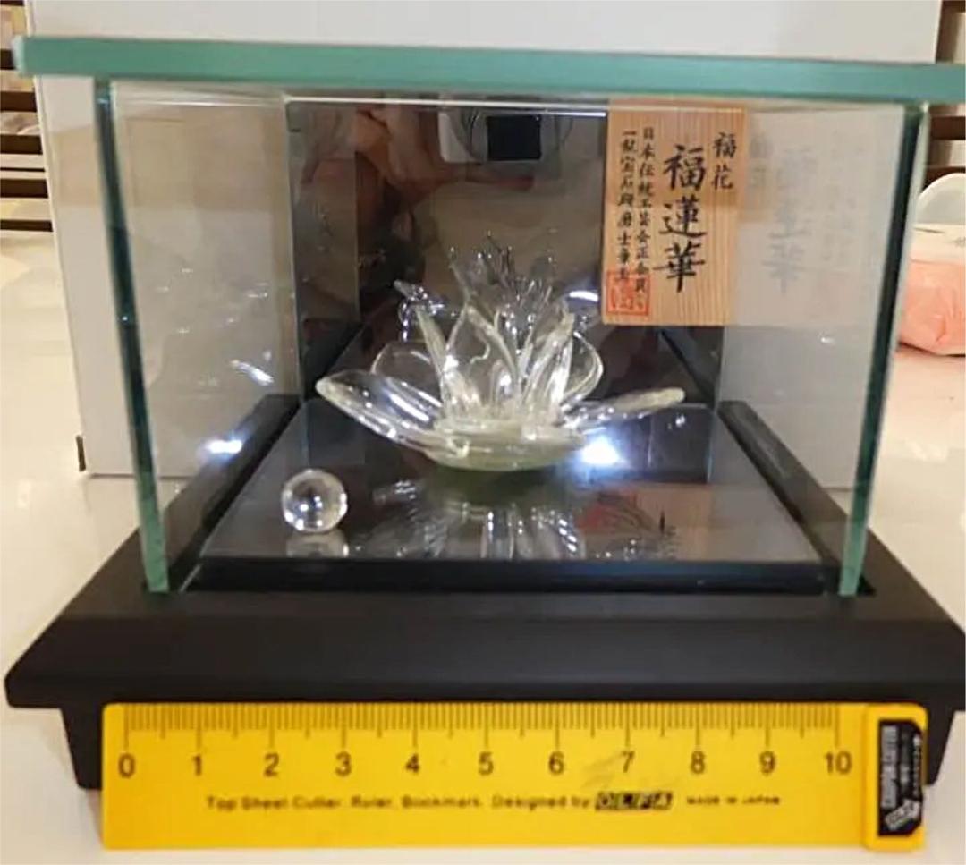 新品未使用☆蓮の水晶  置物