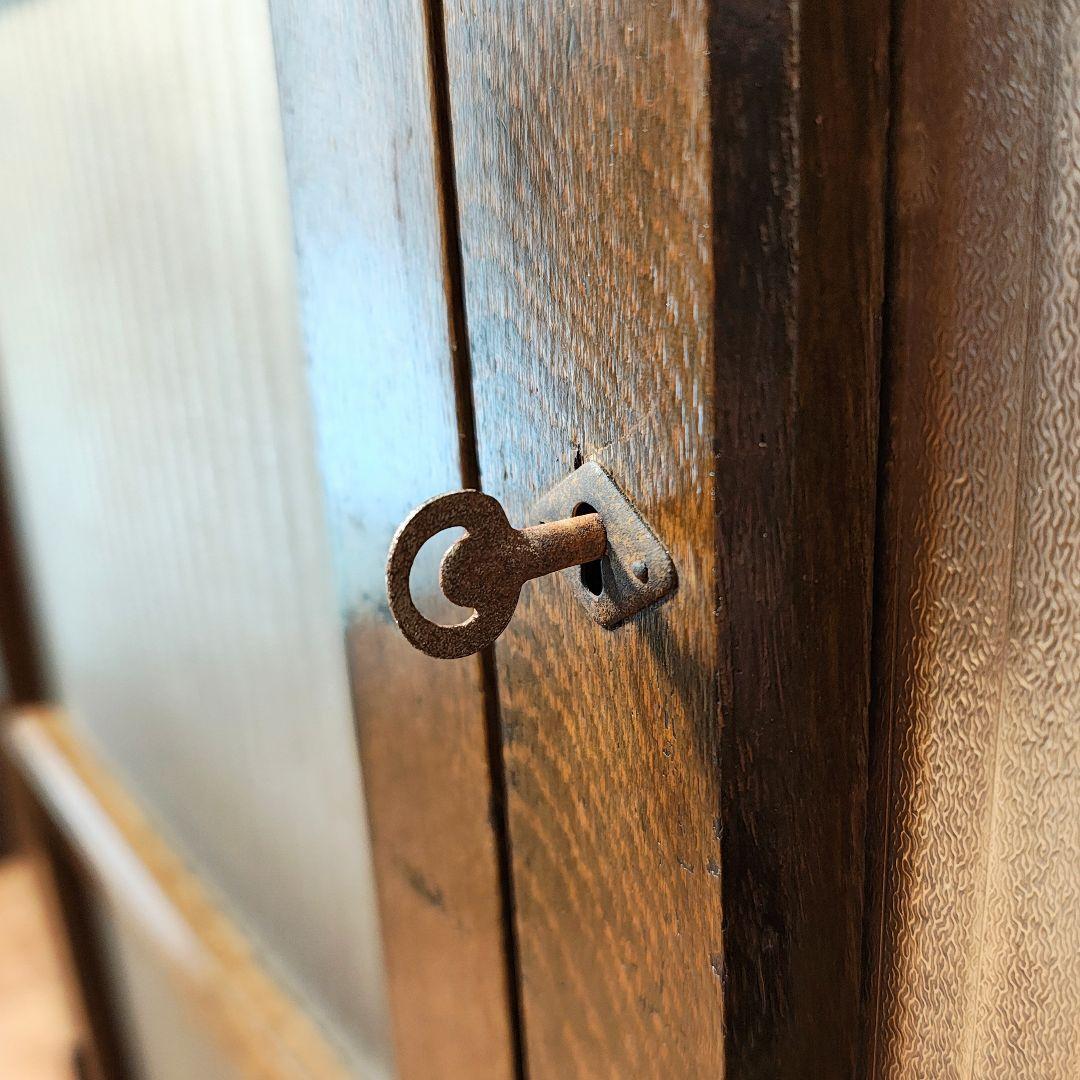 ガラス扉　本棚　食器棚　木製棚　モールガラス　昭和レトロ