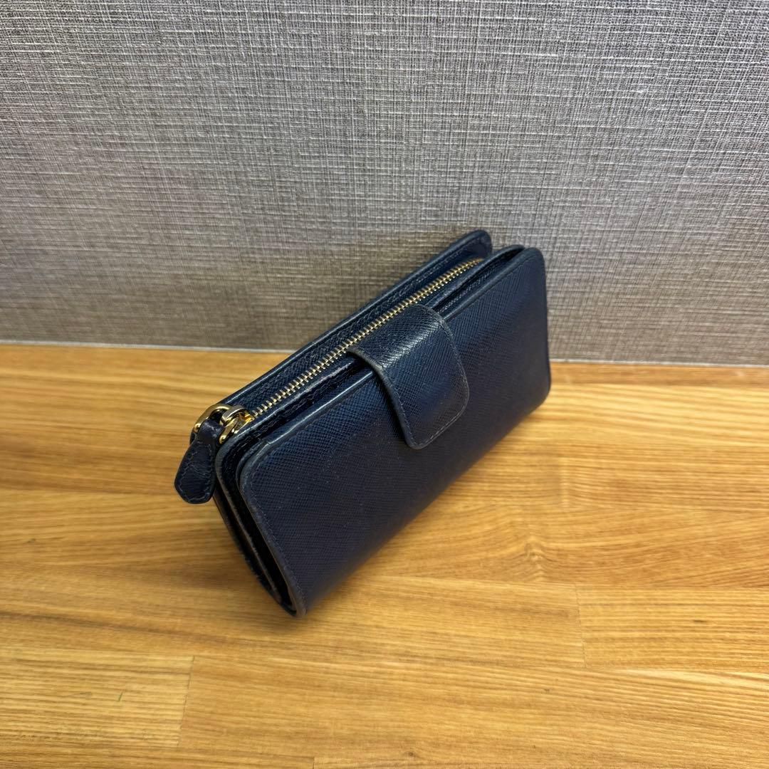 R*I様 プラダ サフィアーノレザー ロゴ 二つ折り財布 紺色