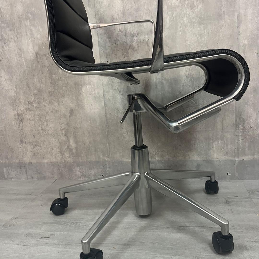 カッシーナイクスシー アリアス ローリングフレーム本革オフィスチェア