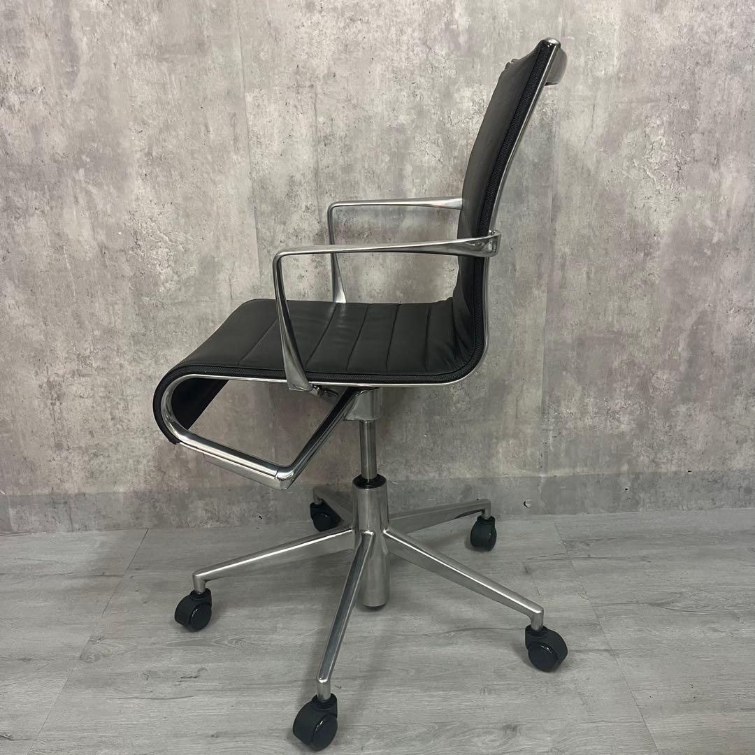 カッシーナイクスシー アリアス ローリングフレーム本革オフィスチェア