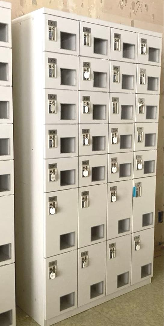 多人数ロッカー　鍵付きロッカー　シューズロッカー　28人用　番号付き
