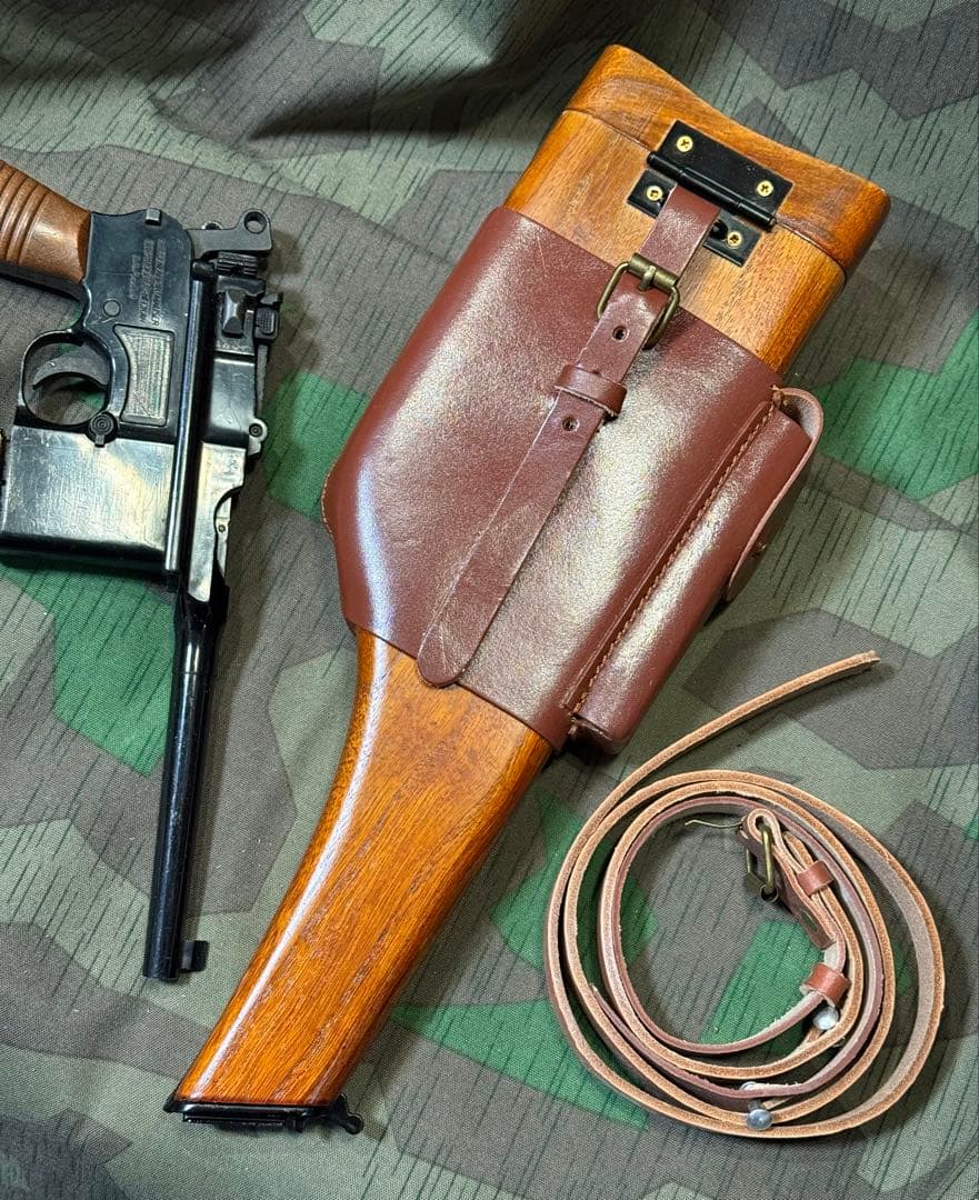 ❷ドイツ軍 モーゼルM712用木製ホルスター&ホルダーとスリング(レプリカ)