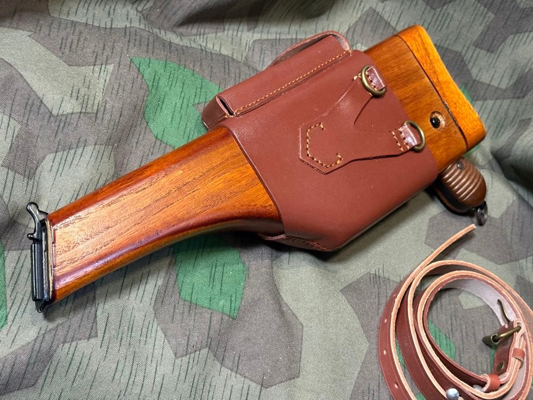 ❷ドイツ軍 モーゼルM712用木製ホルスター&ホルダーとスリング(レプリカ)
