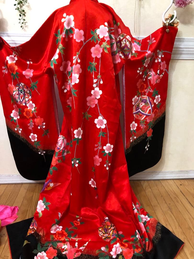 正絹七五三 女子着物 7歳‼️赤地可愛い手毬柄に桜金彩金箔煌びやか際立つ❤️秀品