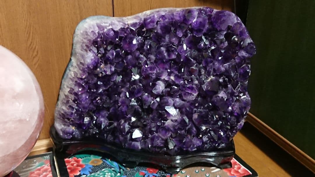 超特大アメジストクラスター 30㎏ 愛の守護石、第六感を高め 邪悪なものから守る