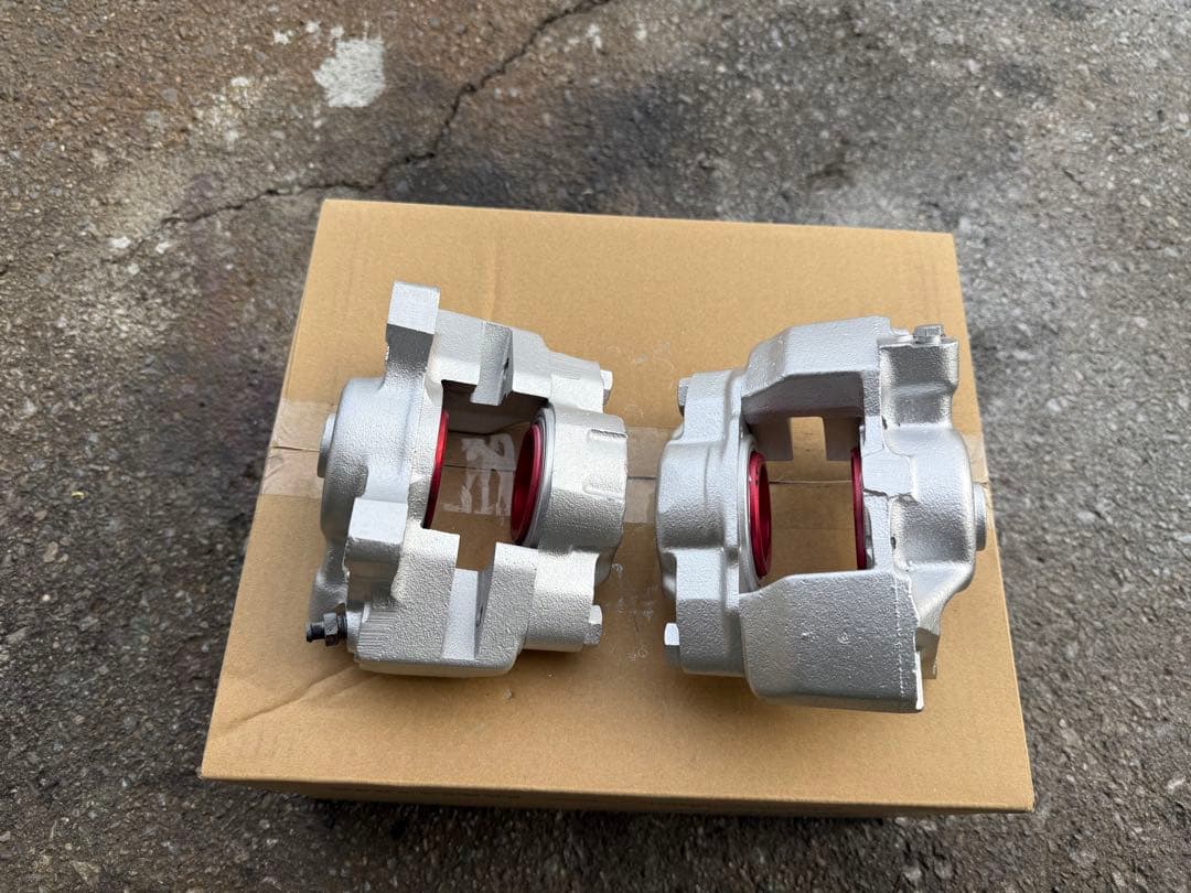 シルバーキャリパーブレーキ12インチ KAD赤いピストン