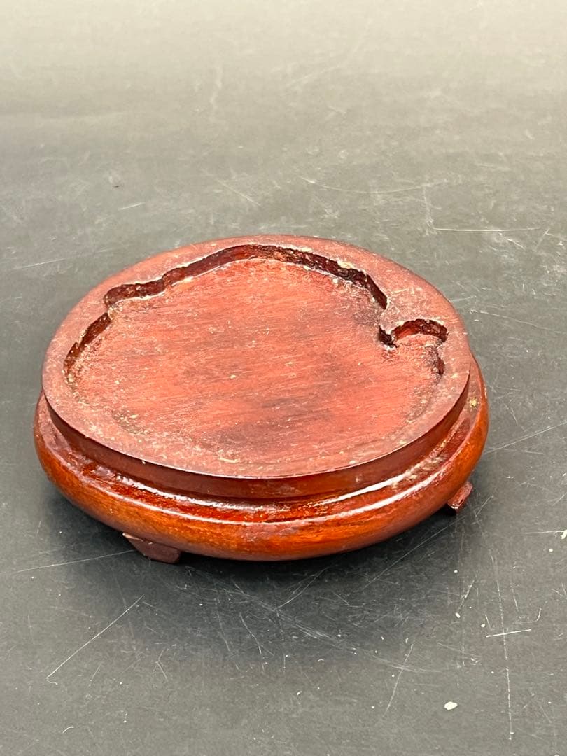 珍品　極上￼巨大根付　台付き　109g 送料込み