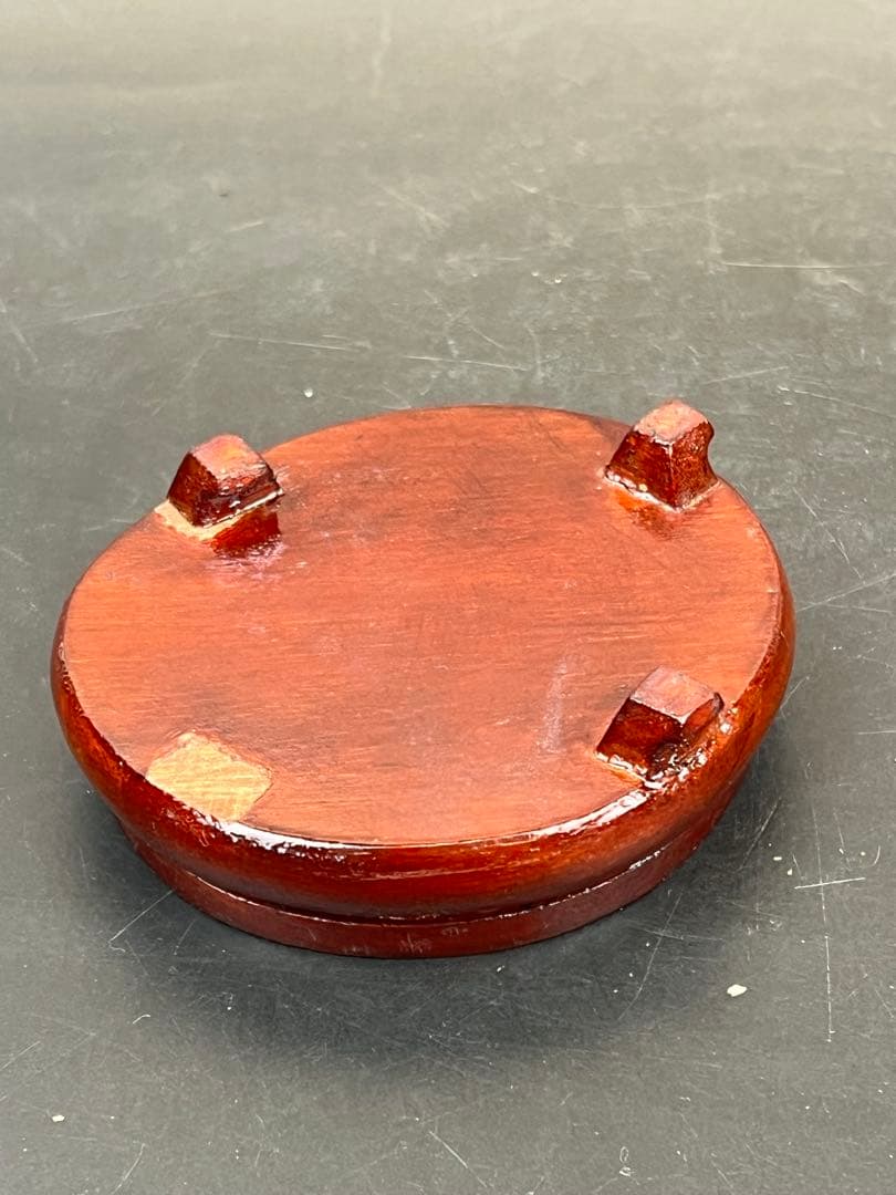 珍品　極上￼巨大根付　台付き　109g 送料込み