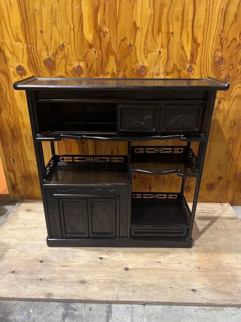 （13）【お引取り大歓迎】唐木家具 紫檀 茶箪笥 飾り棚 中国骨董 唐草透彫り