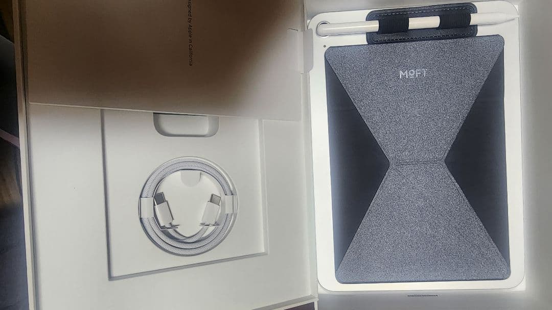 iPad本体A16 約11インチ 超美品 購入１ヶ月未満　ペン　スタンドセット