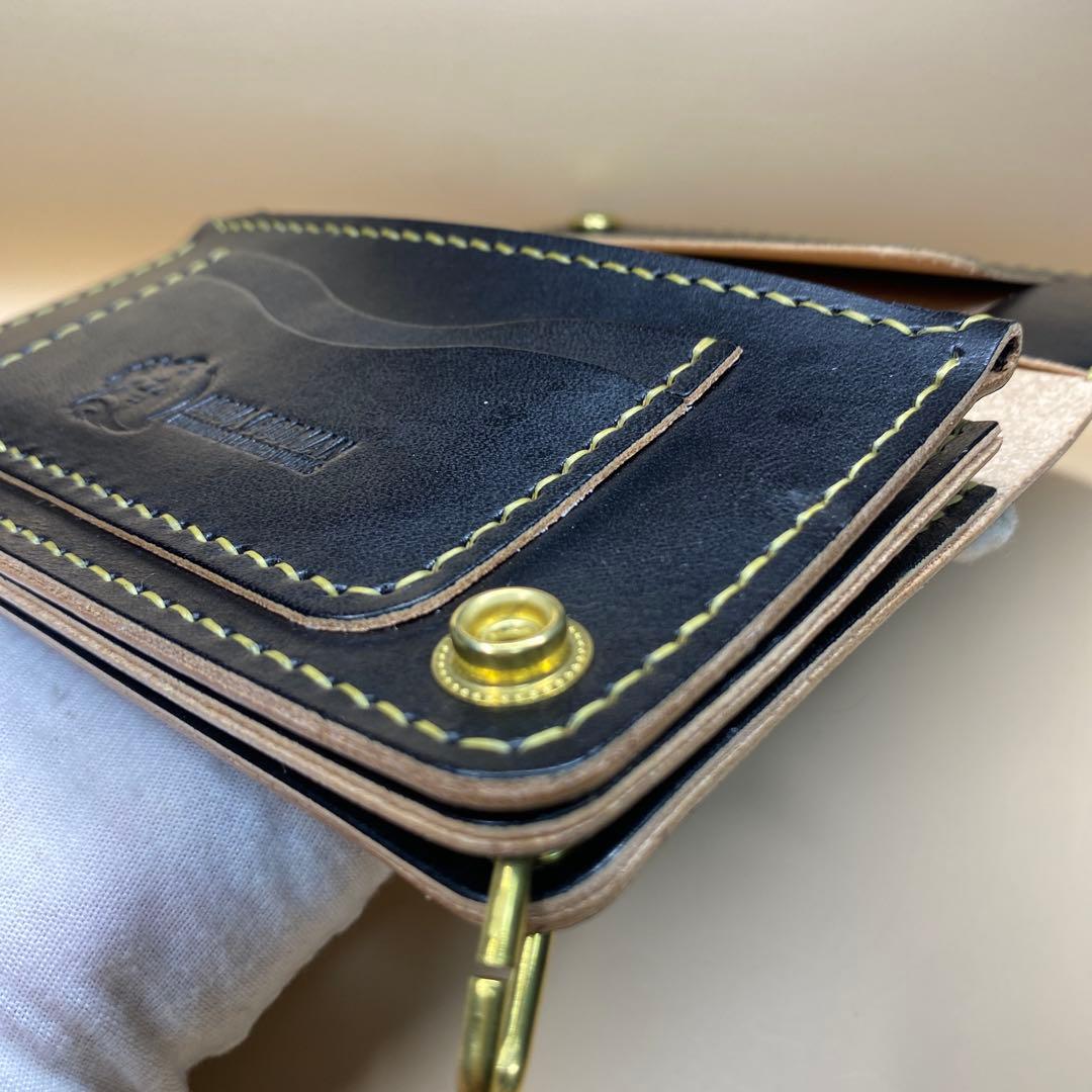 【無骨×上質】3層 丘染めブラック／ミドルトラッカーウォレットMTW