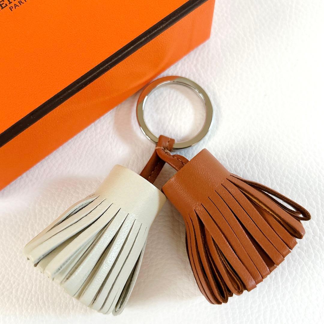 【未使用品】エルメス ウノドス カルメン チャーム キーリング