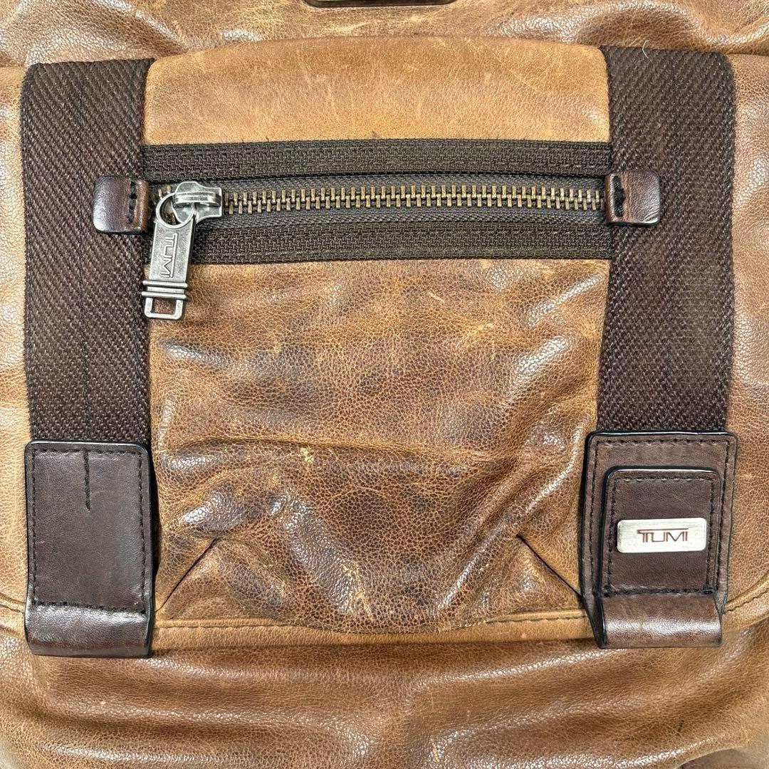 トゥミ　クロスボディバッグ　ショルダーバッグ　ヴィンテージ加工　レザー　ブラウン