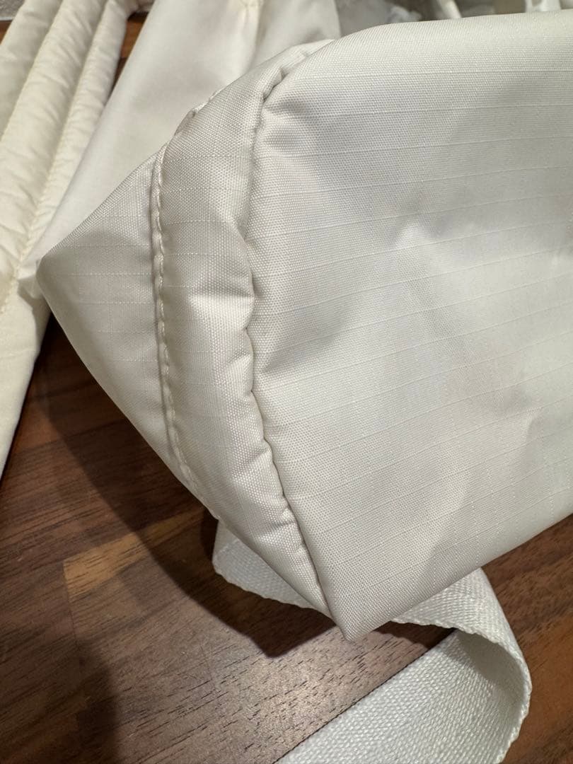 LeSportsac レスポートサック SMALL VOYAGER ホワイト