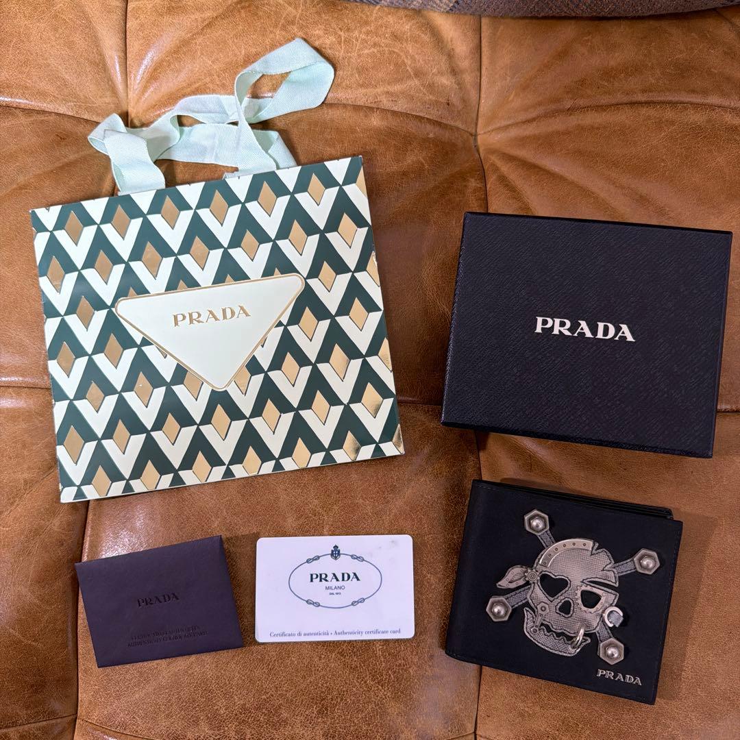 PRADA プラダ　スカル　二つ折り財布　ブラック　美品
