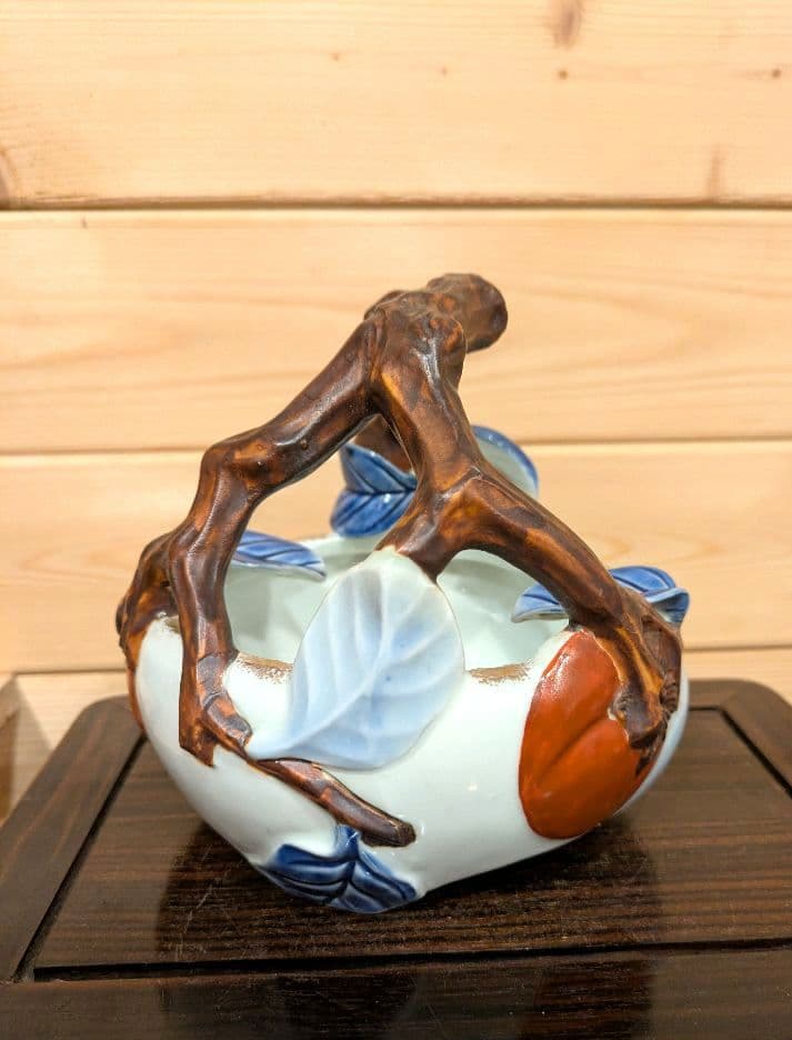 高*橋様 十二代酒井田柿右衛門　染錦　柿彫　灰皿　　 渦福印　 柿