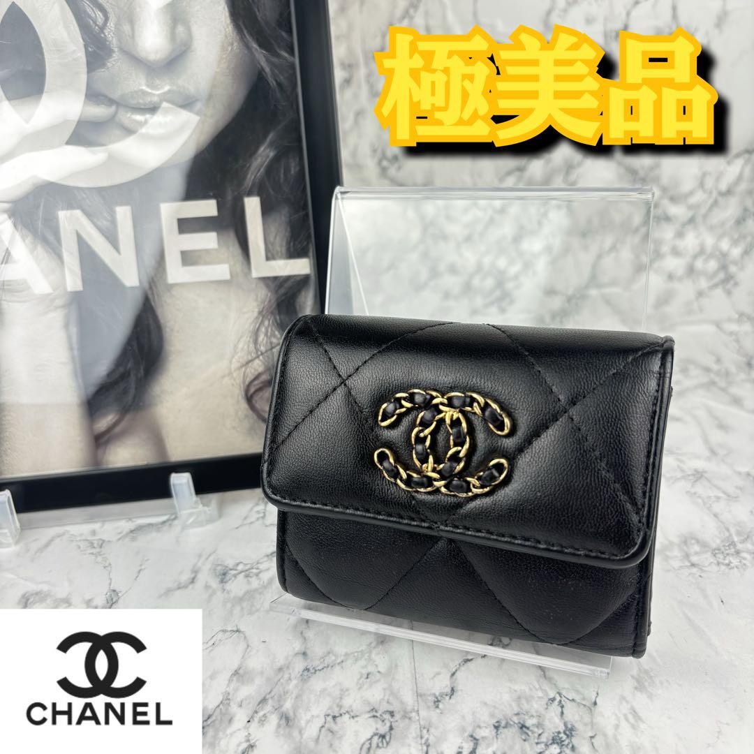 68 CHANEL 三つ折り財布　シャネル19 ディズヌフ