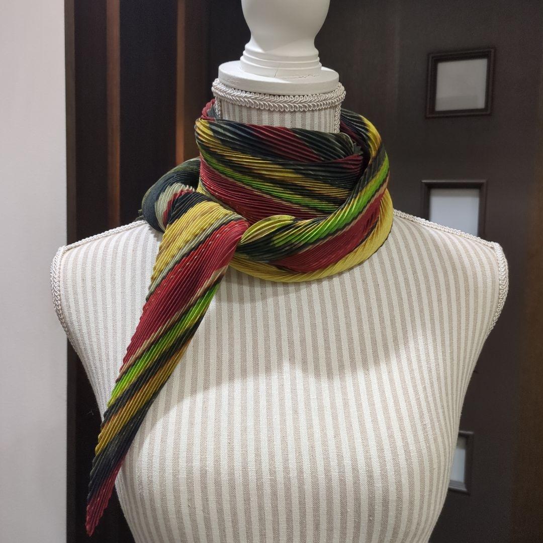 スカーフ　PLEATS PLEASE　総柄プリント ひし形　マルチ