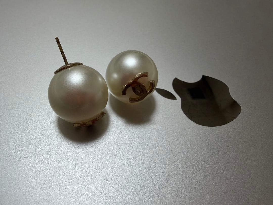 パールピアス ホワイト