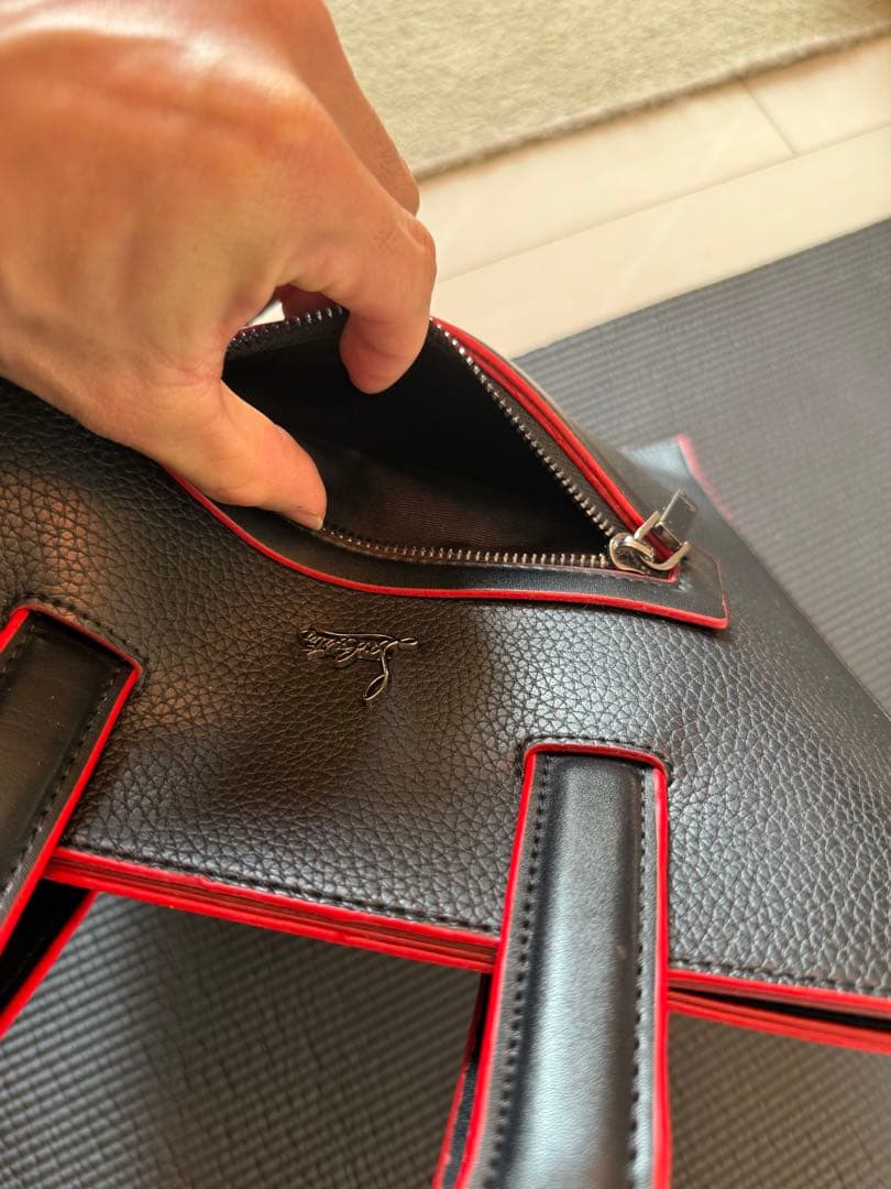 【美品】Christian Louboutinスタッズレザートートバッグ黒赤コバ