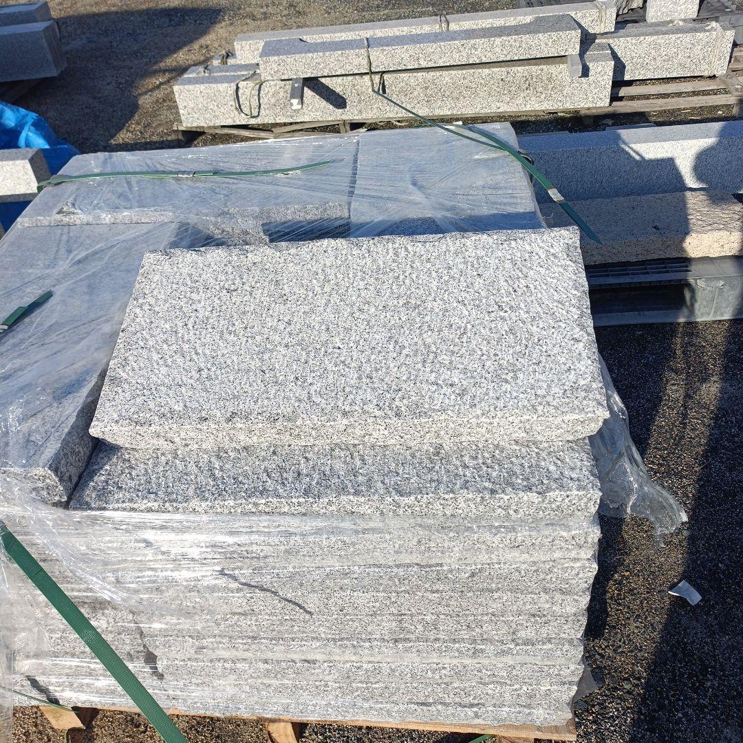 ベトナム産白300✕600✕50ミリ敷石五面のみぎり仕上げ 計400枚セット