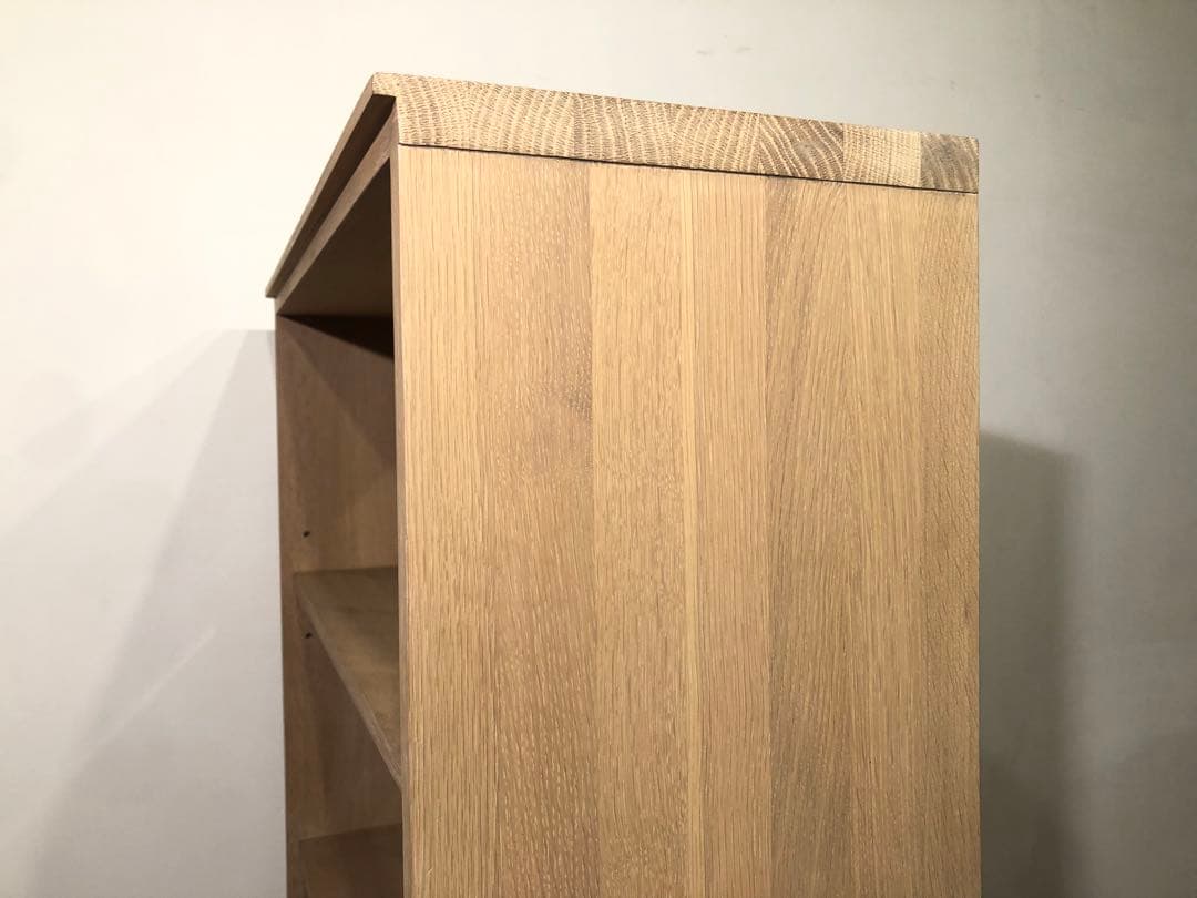 工房製作 オーク無垢 楢無垢材 本棚 飾り棚 真鍮 ホワイトオイル仕上 店舗什器