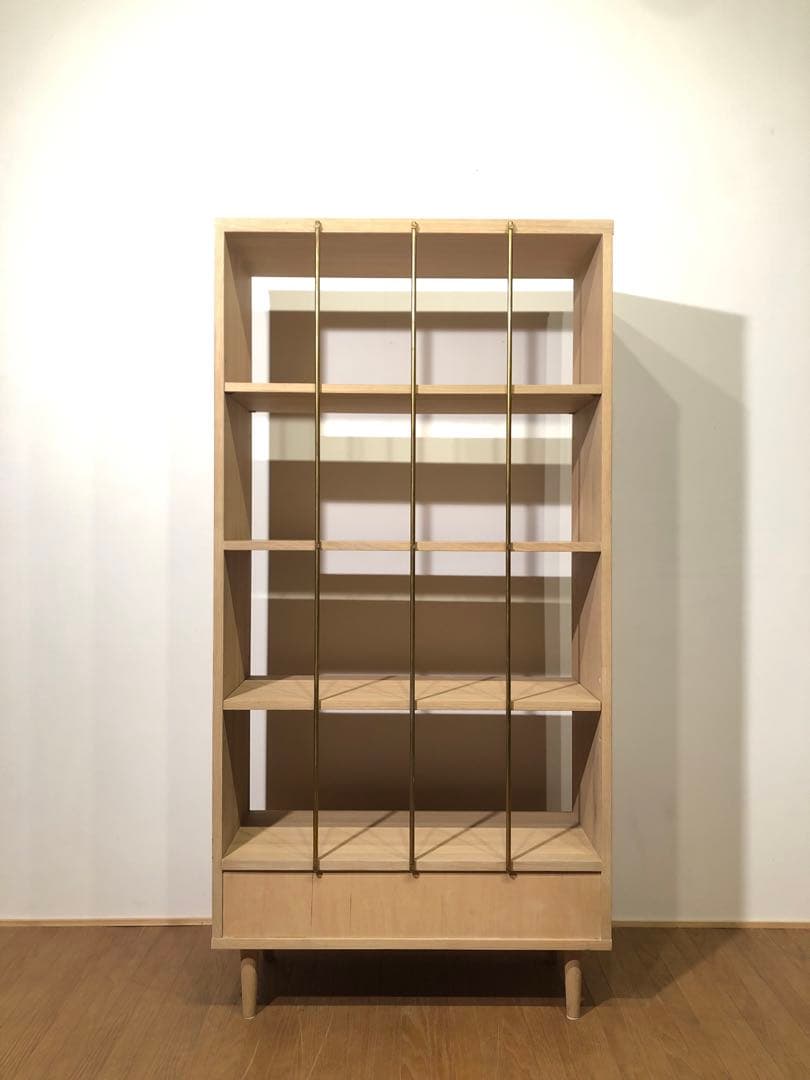 工房製作 オーク無垢 楢無垢材 本棚 飾り棚 真鍮 ホワイトオイル仕上 店舗什器